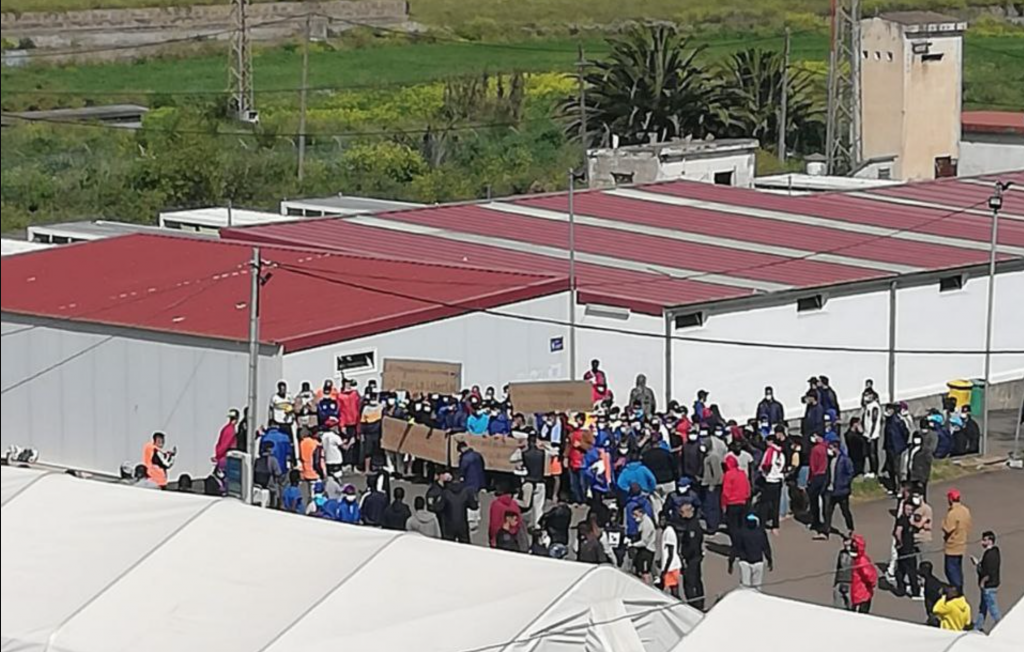 Campamento las raices Asamblea migrantes tenerife