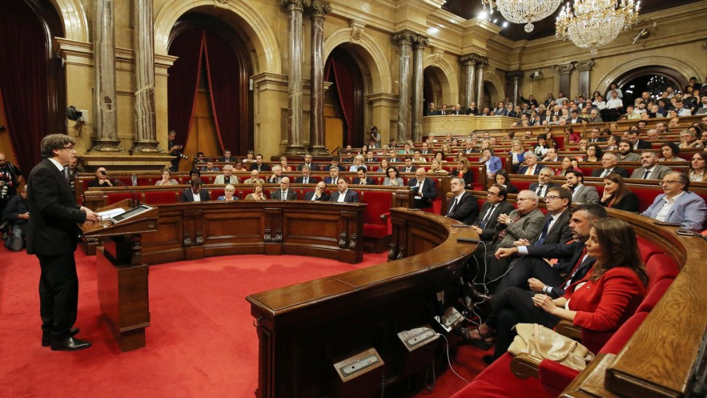 Carles puigdemont suspende efectos DUI 10-10-2017