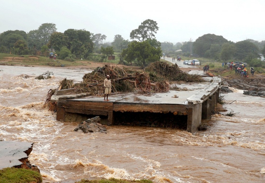 Oxfam Intermón. Corte de carretera tras el ciclón Idai