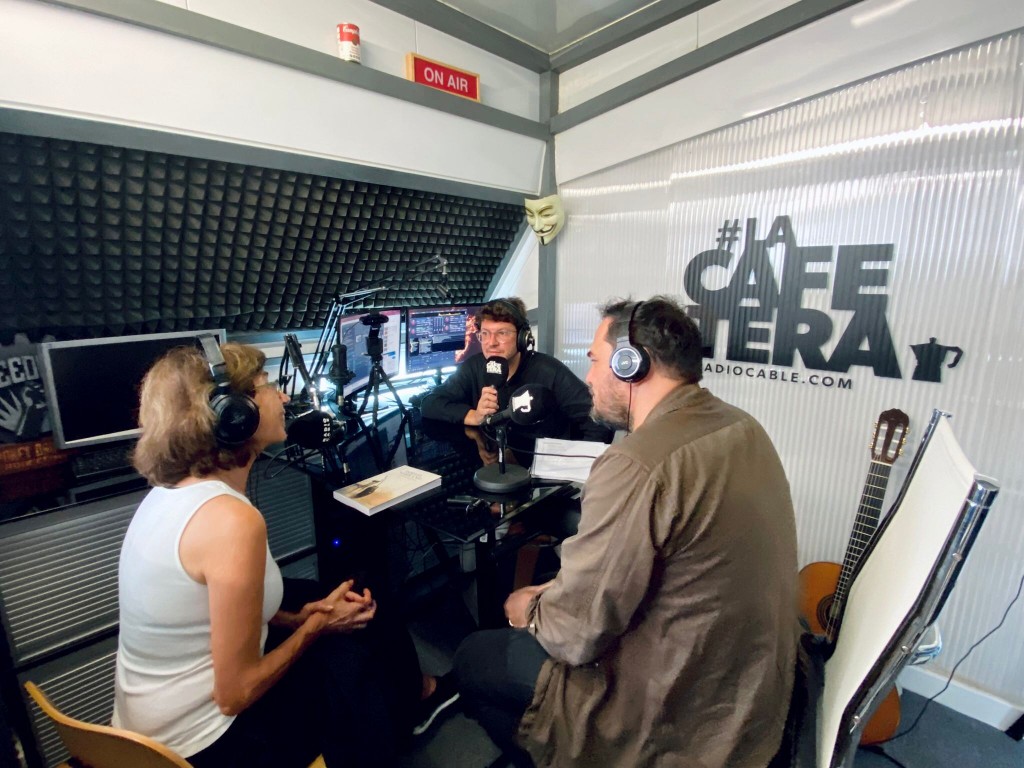 Pilar del Río e Ismael Serrano en La Cafetera