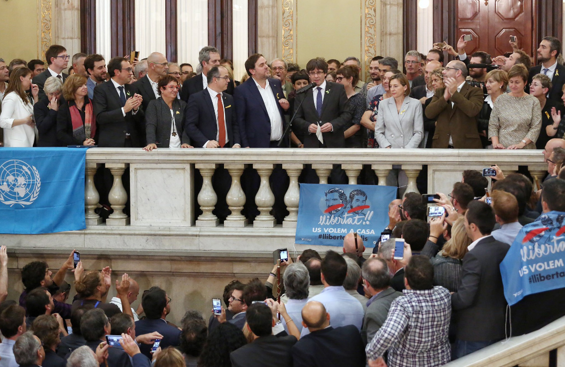 escalera-Parlament-DUI