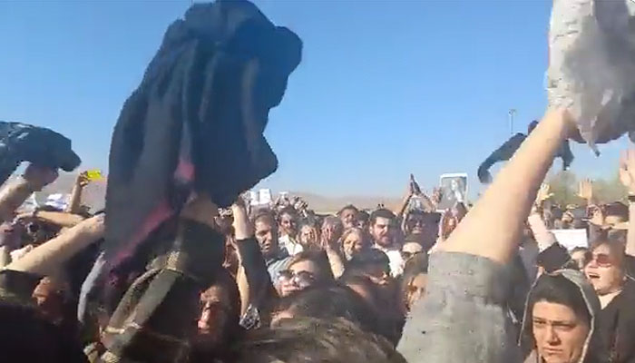 iran-rebelion-mujeres-velo