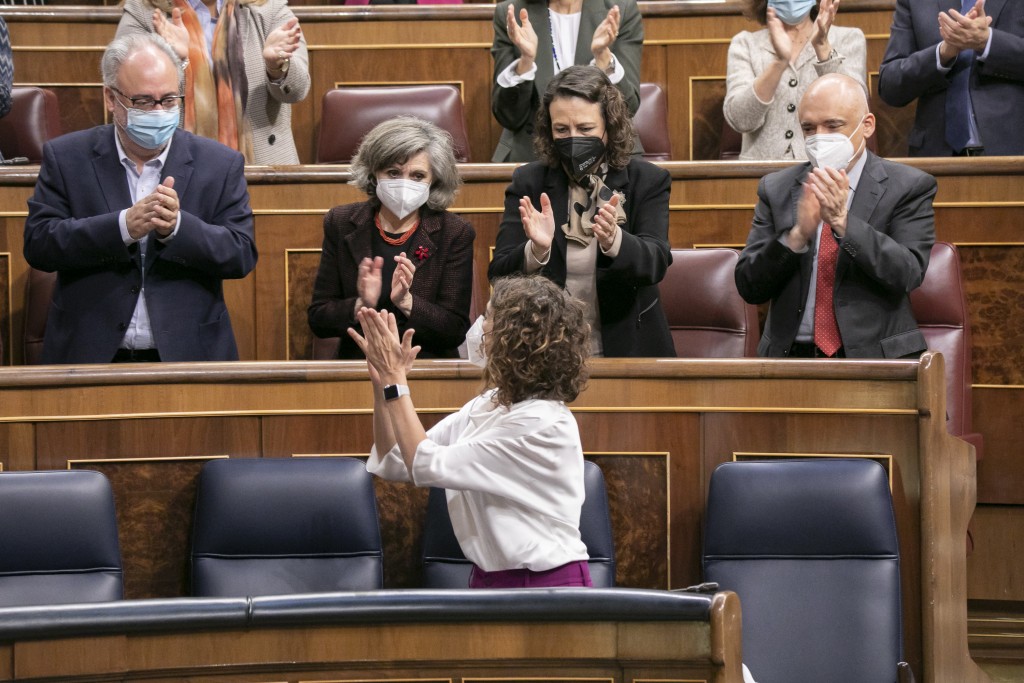 maria jesus montero ministra tras rechazarse enmiendas a presupuestos