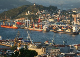 BARCOS CONTENEDORES GRÚAS MAR MONTE